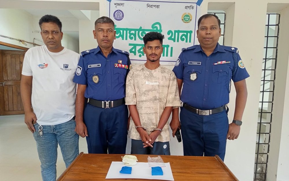 আমতলীতে ই/য়া/বা-সহ যুবক গ্রে/প্তা/র