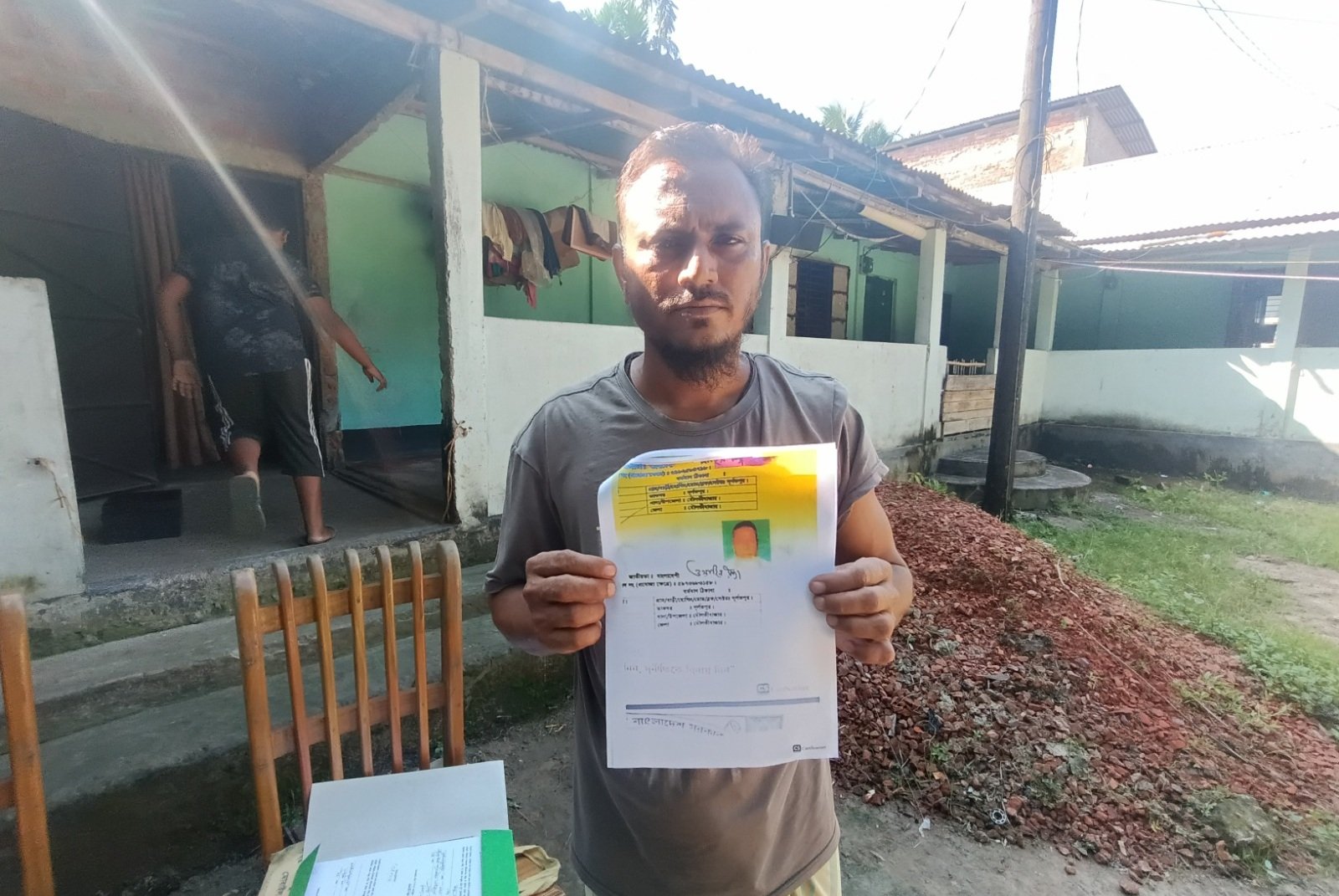 মৃ/ত দাদাদের জীবিত দেখিয়ে ভুয়া দলিল ও নামজারির অ'ভি'যো'গ