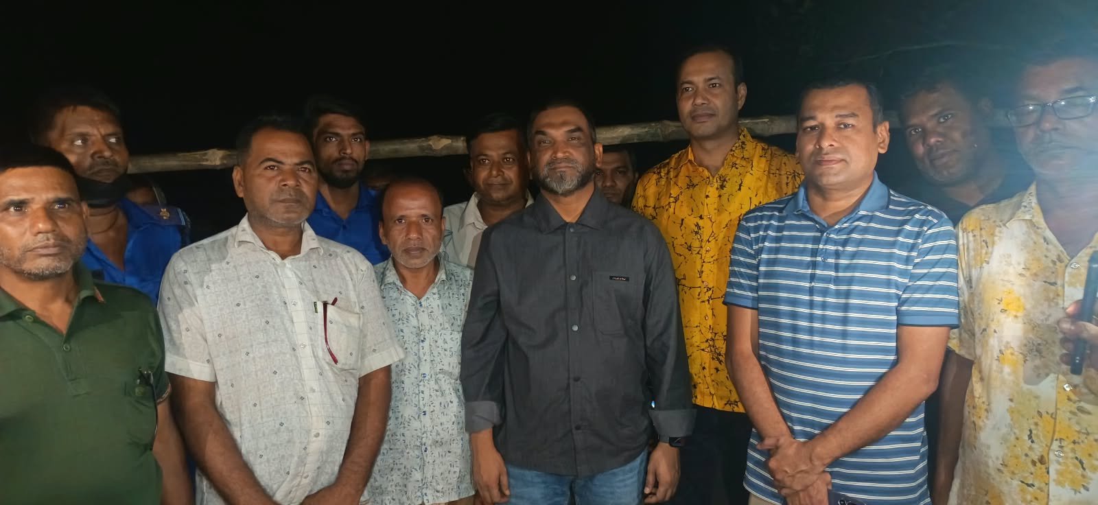 গরু চুরি-ডা/কা/তি ঠেকাতে বাঁশকল,নিরাপত্তা ব্যবস্থা পরিদর্শনে এসপি