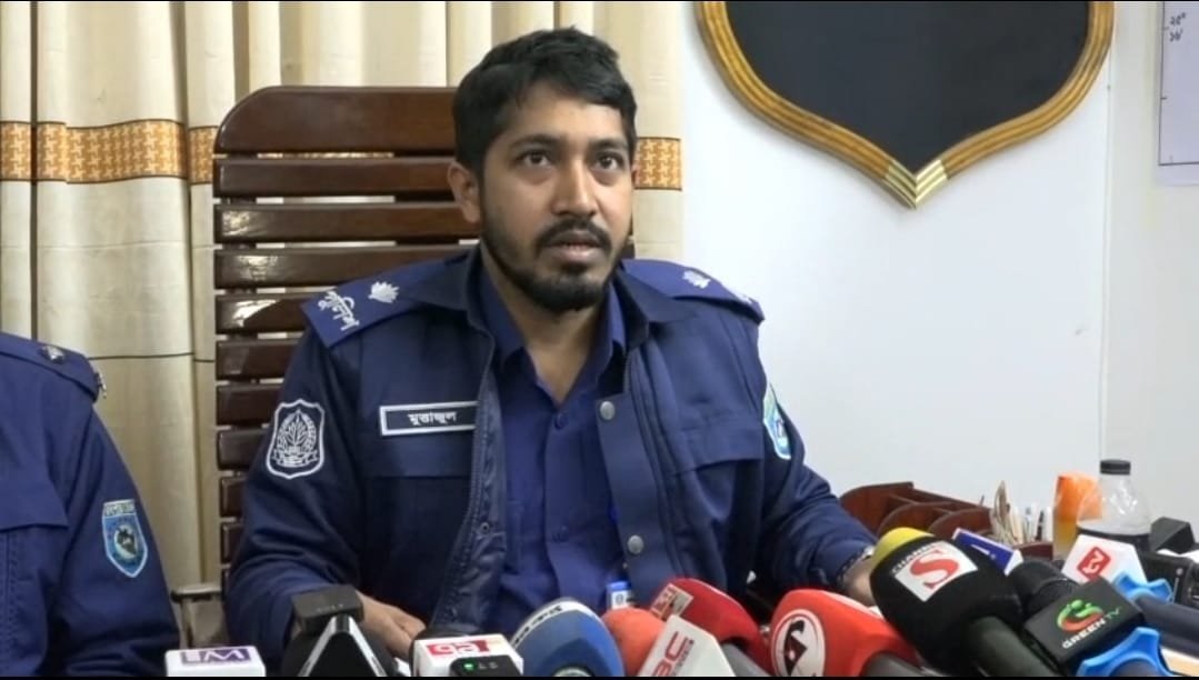 গাইবান্ধায় সহকারী শিক্ষক নিয়োগ পরীক্ষায় নকলের চেষ্টা: কথা বলার ডিভাইসসহ ৫২ জন পরীক্ষার্থী আটক