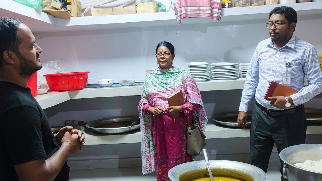 মুন্সিগঞ্জে দুই রেস্টুরেন্টকে জরিমানা করে ভোক্তা অধিদপ্তর।