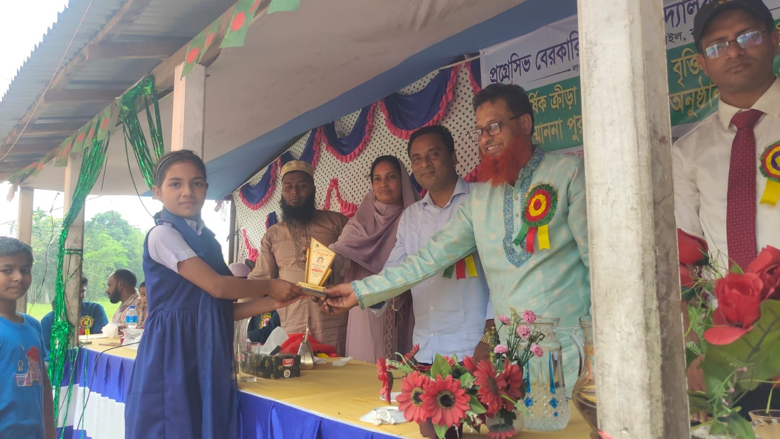 নান্দাইলে বেসরকারি প্রাথমিক বিদ্যালয় এন্ড মডেল একাডেমী,র বৃত্তিপ্রাপ্ত শিক্ষার্থীদের সম্মাননা পুরস্কার বিতরণ