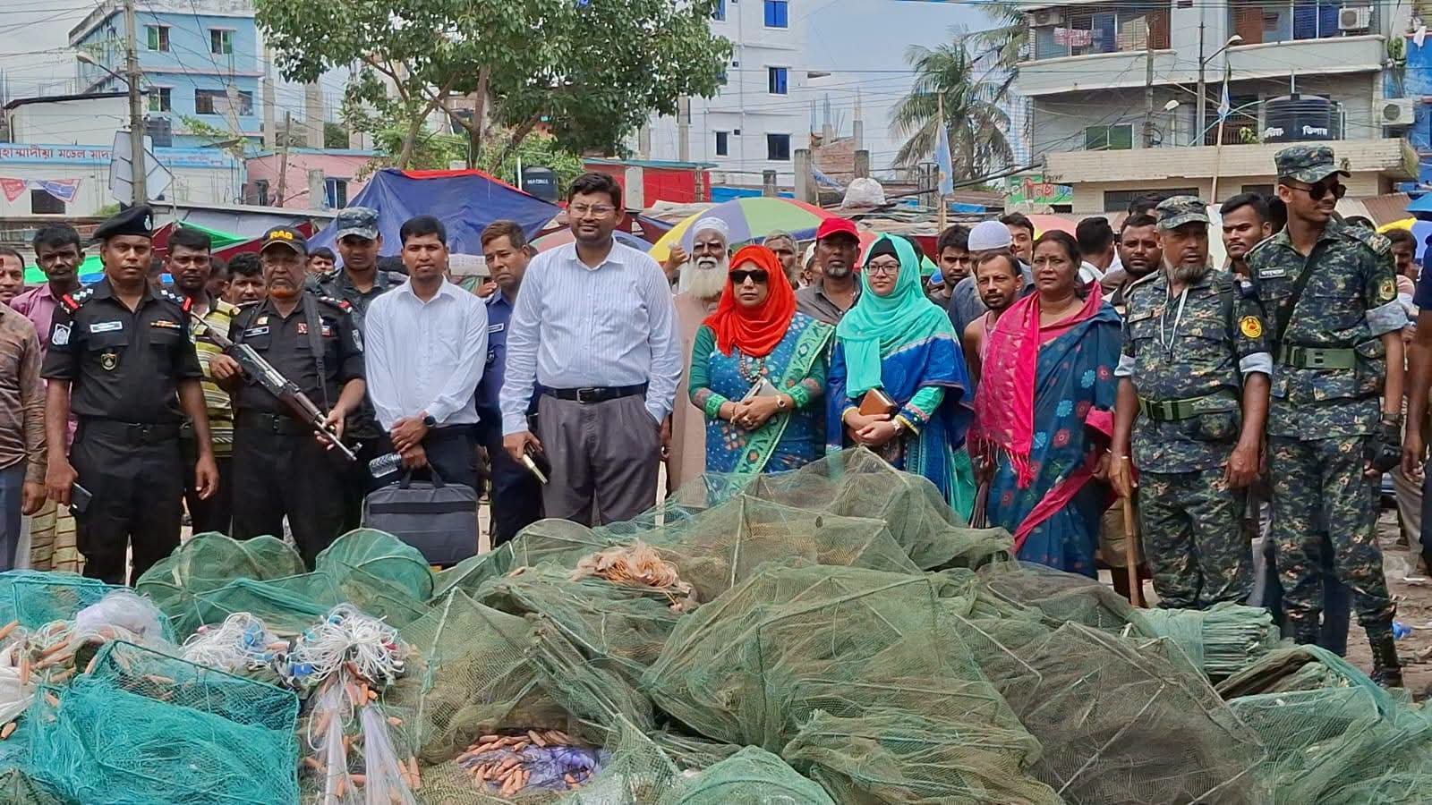 অবৈধ কারেন্ট ও রিং জালের বিরুদ্ধে মোবাইল কোট পরিচালিত