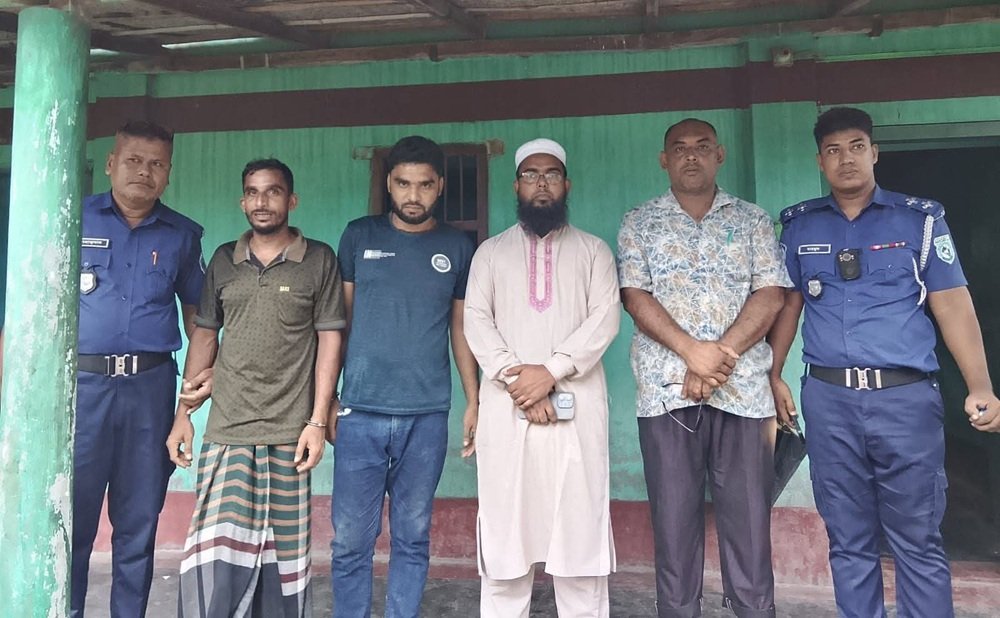রাণীশংকৈলে গাঁ'জা সেবনের দায়ে দুইজনের কা'রা'দ'ণ্ড