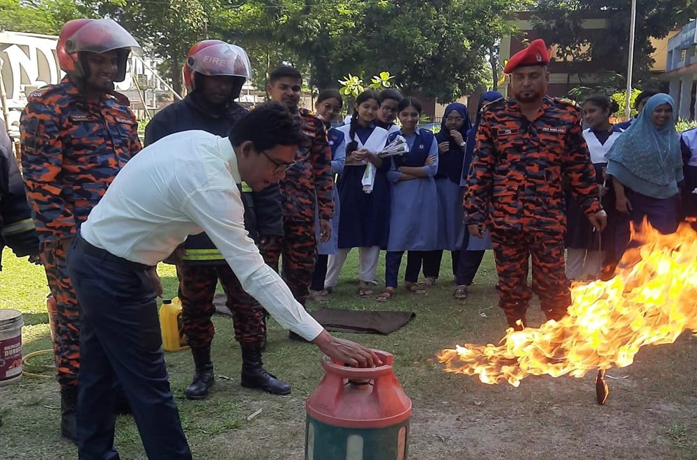 আন্তর্জাতিক দুর্যোগ প্রশমন দিবসে দুর্যোগ মোকাবিলাবিষয়ক মহড়া অনুষ্ঠিত