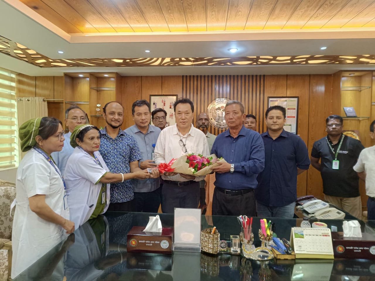 রাঙামাটি জেলা পরিষদের নতুন চেয়ারম্যানকে স্বাস্থ্য বিভাগের ফুলের শুভেচ্ছা
