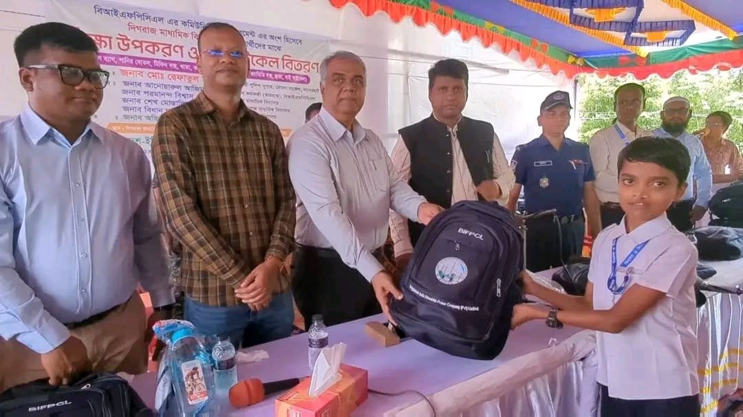 ‎মোংলায় ৩৮১ শিক্ষার্থীর মাঝে শিক্ষা উপকরণ ও বাইসাইকেল বিতরণ