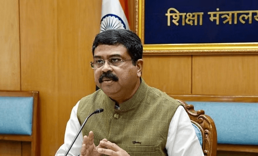 ভারতের শিক্ষামন্ত্রী আন্দোলনের মুখে পদত্যাগ করলেন!