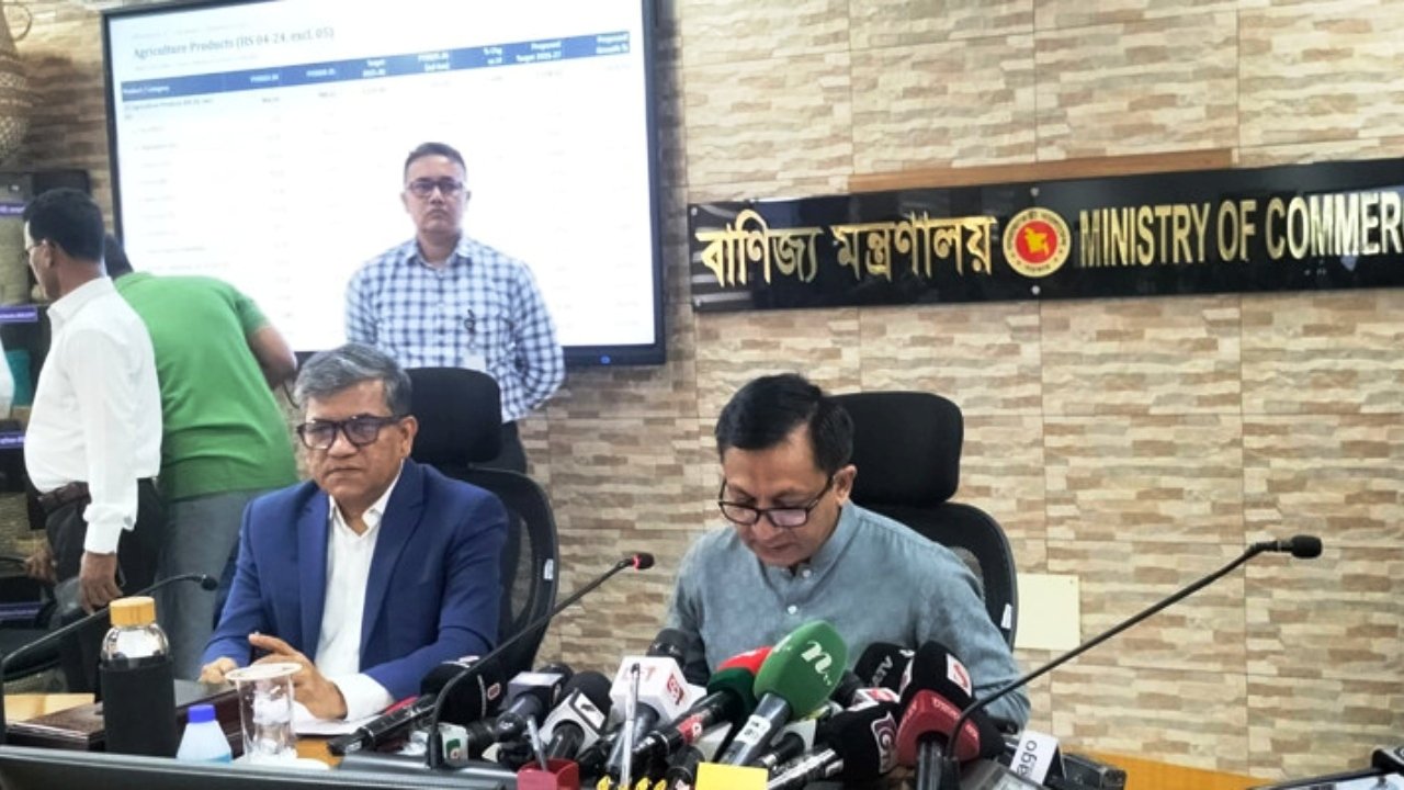৬৩.৪ বিলিয়ন ডলার রপ্তানির লক্ষ্য সরকারের চলতি অর্থবছরে