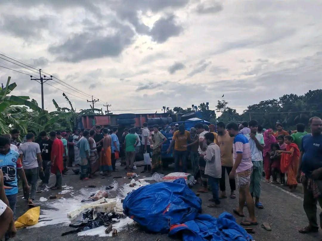 পূর্বধলায় সারবোঝাই ট্রাকের সঙ্গে পিকআপের সংঘর্ষ,নি/হ/ত ৪