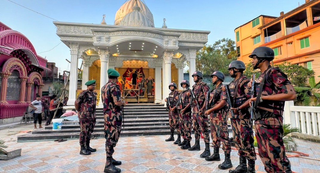 মৌলভীবাজারে পূজামণ্ডপে নিরাপত্তা জোরদার সীমান্তে সতর্ক বিজিবি