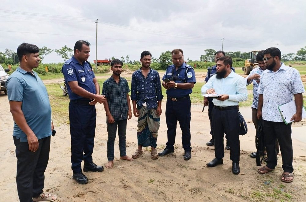 দুর্গাপুরে অবৈধ বালু-মাটি উত্তোলন,দুজনকে দেড় লাখ টাকা জরিমানা