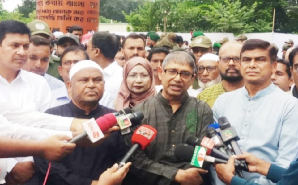 জুলাই হ/ত্যা/কা/ণ্ডে জড়িতদের কাউকে ছাড় নয় আহমেদ আযম খান