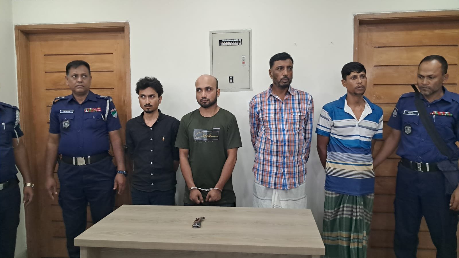 বাগেরহাটে আইনজীবী হ/ত্যা মামলার প্রধান আসামিসহ গ্রেপ্তার ৪