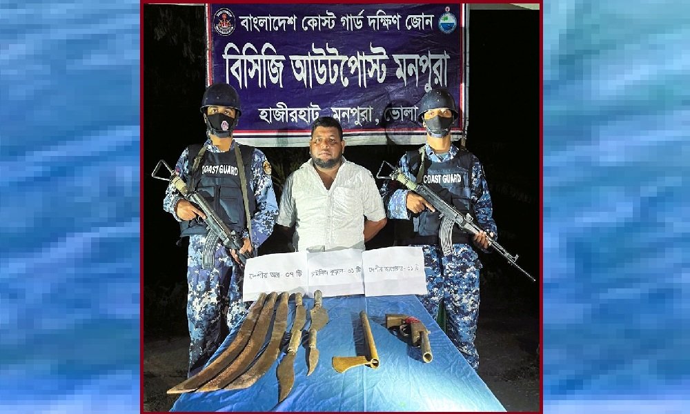 মনপুরায় কোস্ট গার্ডের অভিযানে কুখ্যাত ডাকাত স্বপন গ্রেপ্তার