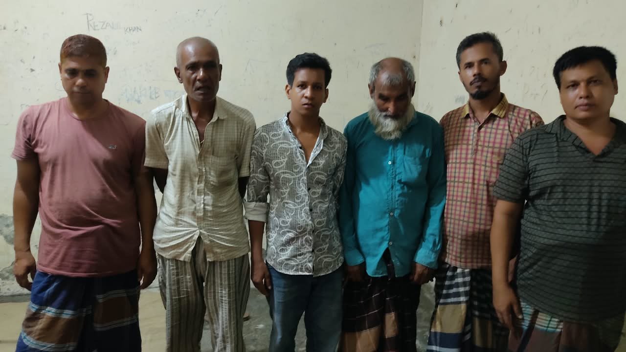 পিরোজপুরে তাসের জুয়ার আসরে অভিযান,৬ জন গ্রে'প্তা'র