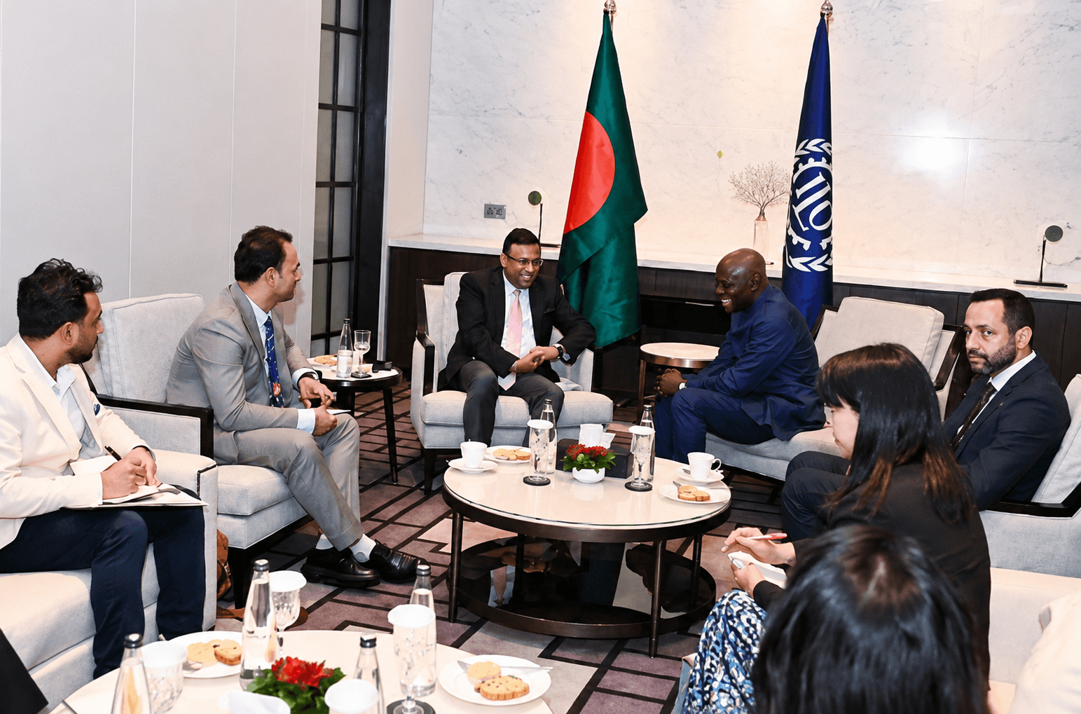 আইএলও মহাপরিচালকের সাক্ষাৎ প্রধানমন্ত্রীর উপদেষ্টার সঙ্গে