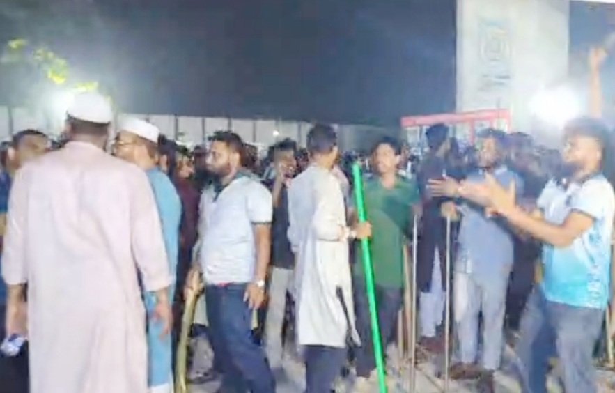 ব্যানার নিয়ে বিরোধ,বেগম রোকেয়া বিশ্ববিদ্যালয়ে ছাত্রদল-শিবিরের ধাওয়া-পাল্টাধাওয়া