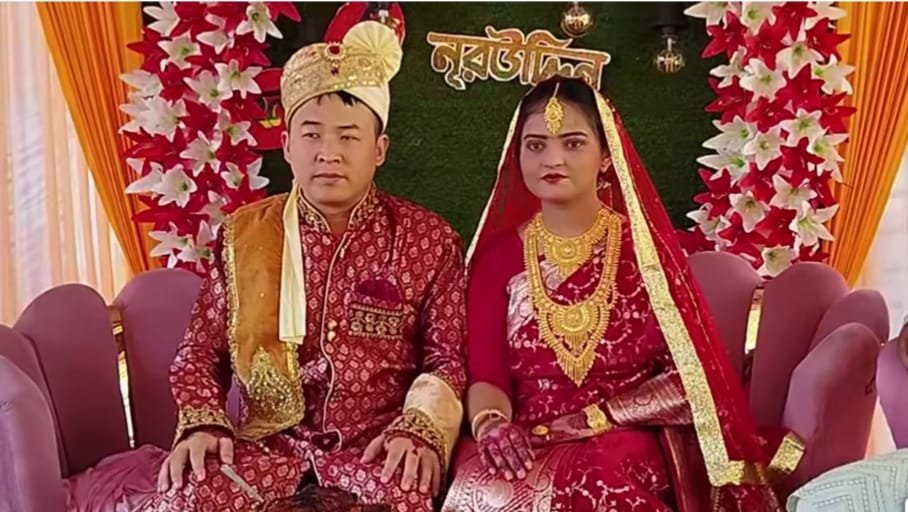 প্রেমের টানে চীন থেকে মোহনগঞ্জে,ইসলাম গ্রহণ করে ছাত্রীকে বিয়ে