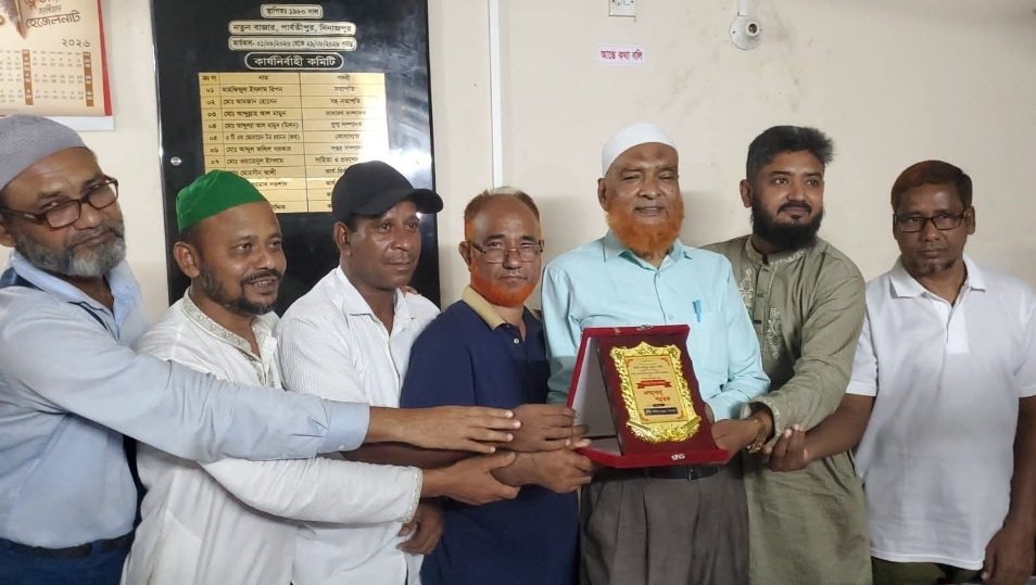 পার্বতীপুর প্রেসক্লাব পরিদর্শন করেছেন:(বিএফইউজে)-এর সভাপতি ও দৈনিক জনতার সম্পাদক ওবায়দুর রহমান