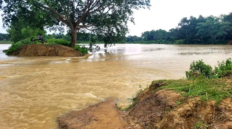 মৌলভীবাজারে অবৈধ বালু উত্তোলনে সৃষ্ট বন্যায় বিপর্যস্ত জনজীবন
