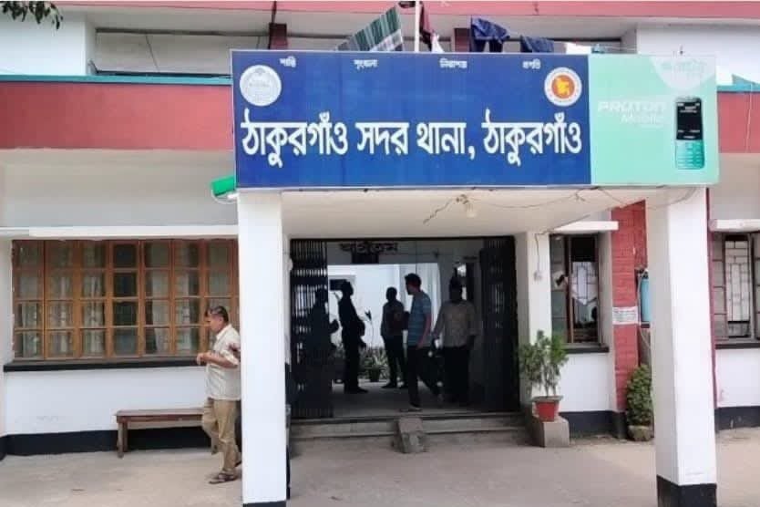 ঠাকূরগাঁওয়ে গভীর রাতে জু/য়া/র আসর থেকে পাঁচ পুলিশ সদস্য গ্রে/প্তা/র