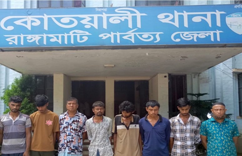 বিশেষ অভিযানে মা/দ/ক কারবারি ও মা/দ/কসেবীসহ গ্রে/প্তার ১২