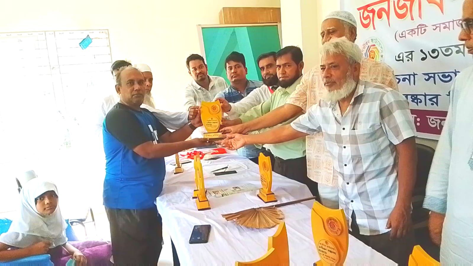 জনজীবন ফাউন্ডেশনের গুণীজন সম্মাননা পেলেন সাংবাদিক লিটন মাহমুদ