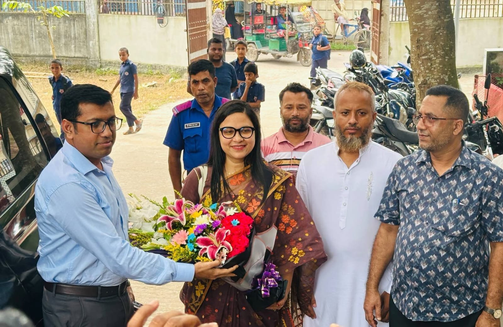 ১০ হাজার ডেঙ্গু সচেতনতা লিফলেট বিতরণ করেছি সচিব আলতাফ হোসেন