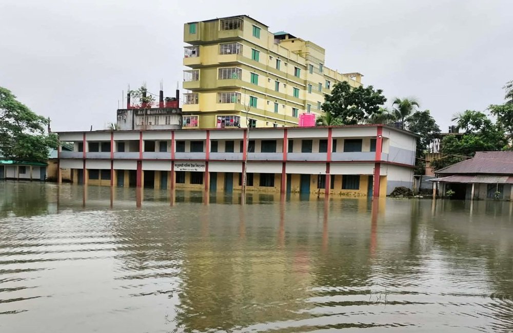 হালুয়াঘাটে অতিবৃষ্টিতে দুই শিক্ষা প্রতিষ্ঠানের পাঠদান বন্ধ