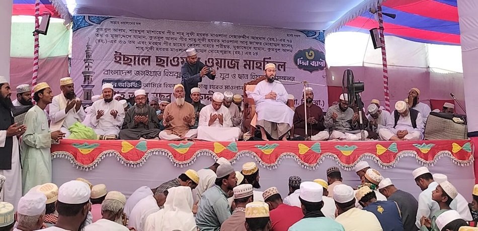 লক্ষাধিক মুসল্লির আমিন,আমিন ধ্বনিতে মুখরিত আমতলীর আমড়াগাছিয়া ময়দান