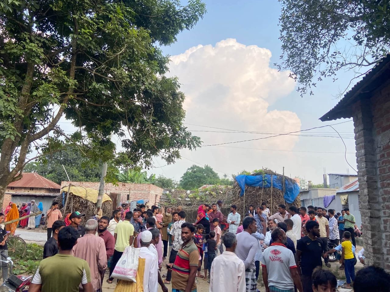 রাণীশংকৈলে বাড়ি থেকে যুবকের ঝুলন্ত ম/র/দে/হ উদ্ধার