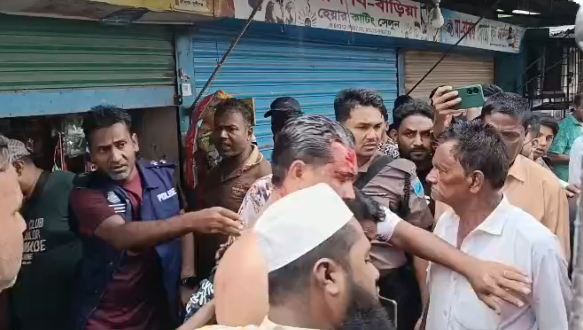 মুন্সীগঞ্জের শ্রীনগরে বিএনপির দুই পক্ষের সংঘর্ষে পুলিশসহ আহত ১০