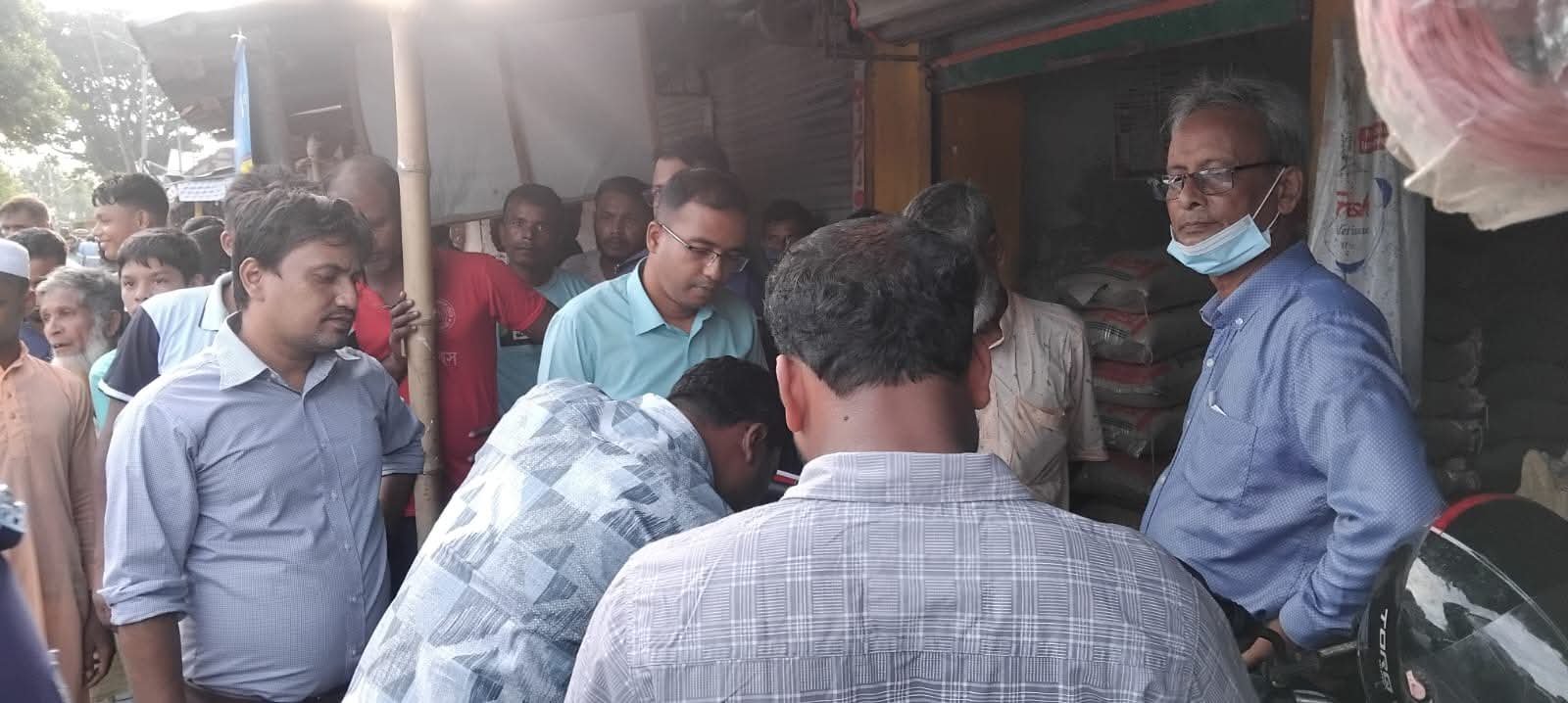 চাঁদের হাটে নিষি'দ্ধ পলিথিন বিরো'ধী অভিযান,৩৫ কেজি পলিথিন জ/ব্দ
