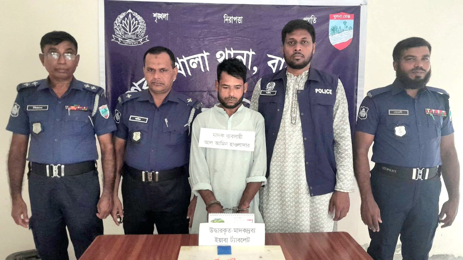 গভীর রাতে পুলিশের অভিযানে ৭৭ পিস ই/য়া/বা-সহ ব্যবসায়ী আ/ট/ক