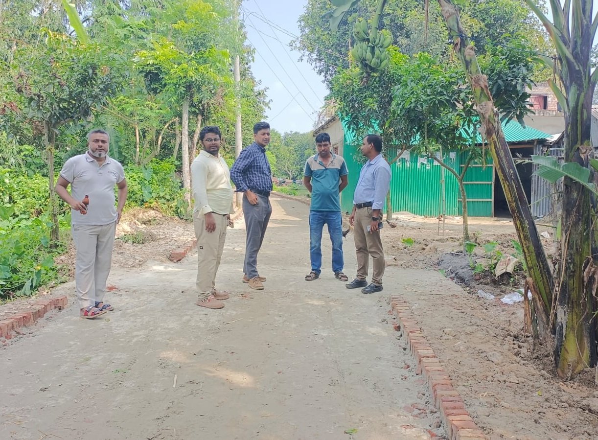 পাকা সড়ক পাওয়ায় আনন্দ,মান নিয়ন্ত্রণে কঠোর অবস্থানে এলজিইডি