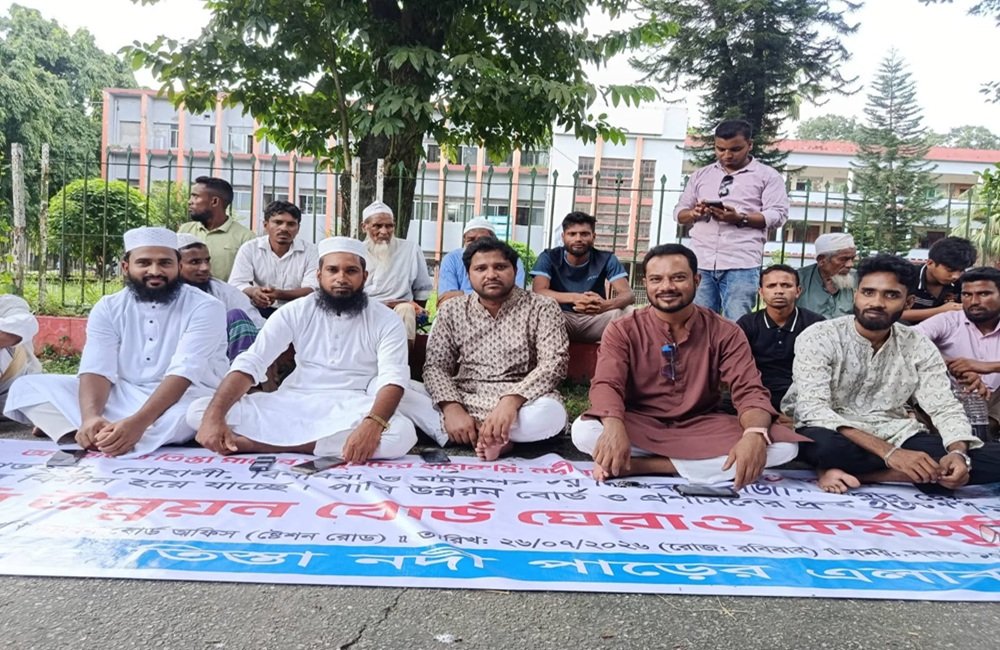 তিস্তার তাণ্ডবে সর্বস্ব হারিয়ে পাউবোর দ্বারে গঙ্গাচড়ার মানুষ