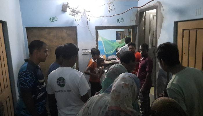 নওগাঁয় ছাত্রাবাস থেকে শিক্ষার্থীর ঝুলন্ত ম/র/দে/হ উদ্ধার