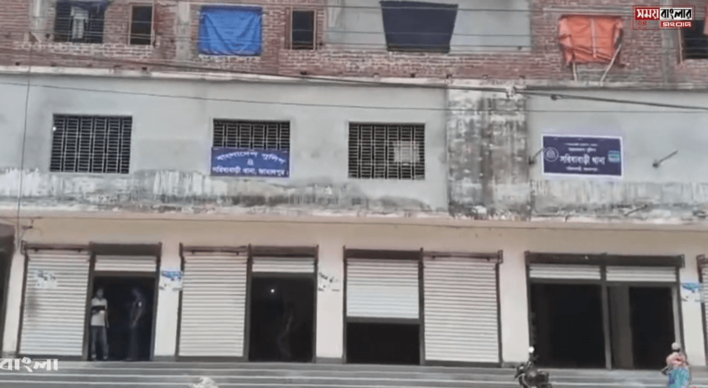 জামালপুরে সপ্তম শ্রেনীর শিক্ষার্থী ধর্ষনের শিকার। ধর্ষক ইব্রাহীমের বসৎবাড়ীতে এ ঘটনা ঘটে।