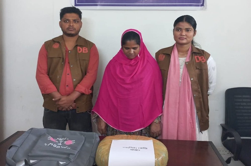 পদ্মা সেতু (উত্তর) থানা এলাকায় ডিবির হানা,৩ কেজি গাঁ/জা-সহ নারী আ/ট/ক