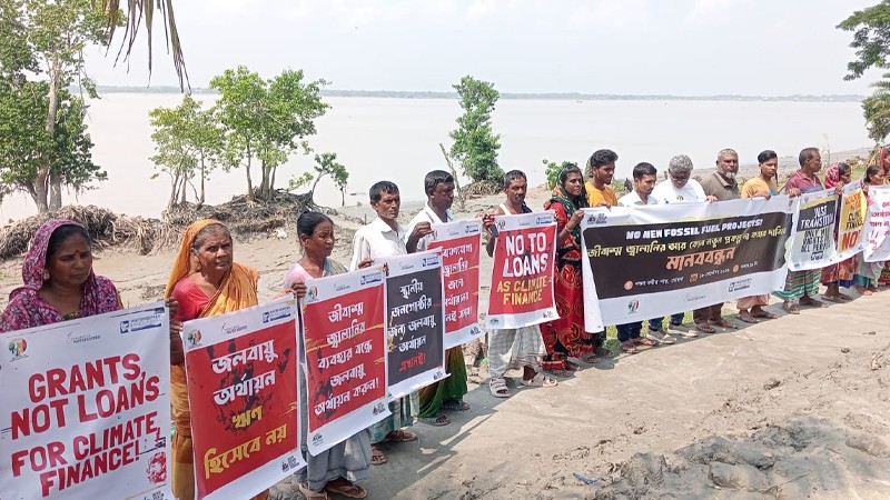 জীবাশ্ম জ্বালানি প্রকল্পের অর্থায়ন বন্ধের দাবিতে মোংলায় তীব্র প্রতিবাদ